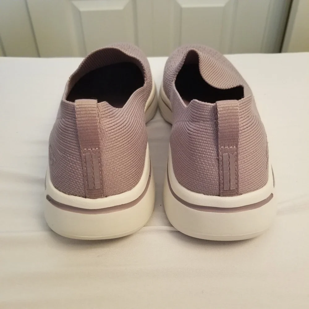 Skechers go walk